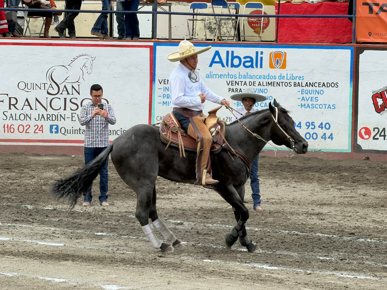 Quinta charrerada de feria reúne tradición, destreza y pasión en el Lienzo Charro